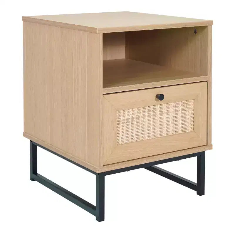 Table de chevet Mid-Century Moderne avec tiroir en rotin, étagère supérieure ouverte et pieds en métal