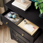 Commode en bois à cinq tiroirs profonds avec poignées métalliques